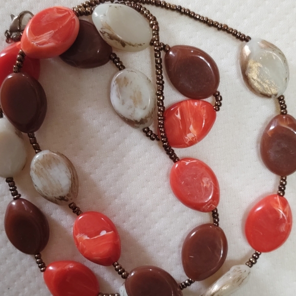 Beautiful Orange Cream And Brown Necklace Set - Picture 5 of 6